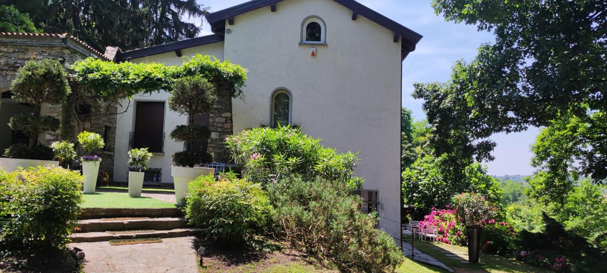 "La Selvetta" Bed And Breakfast Buguggiate エクステリア 写真
